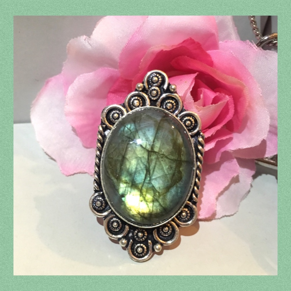Exquisite Natural Labradorite Gemstone Chunky Handmade Halo Ring - Picture 4 of 5